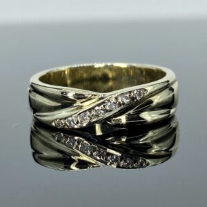 Pre-owned 9ct Gold Diamond Crossover Ring