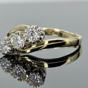 Pre-owned 18ct Gold Diamond Three Stone Crossover Ring