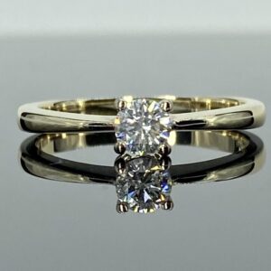 Pre-owned 9ct Gold Diamond Solitaire Ring